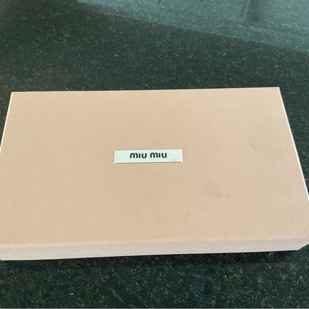 ❌SOLD. Miu Miu Zippy Raspberry Wallet - Picture 2 of 11